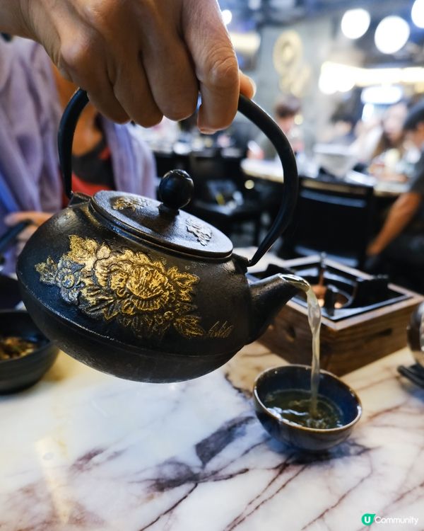 堅係鮮。超正任食生猛活海鮮雞煲火鍋