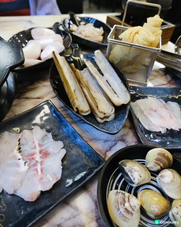 堅係鮮。超正任食生猛活海鮮雞煲火鍋