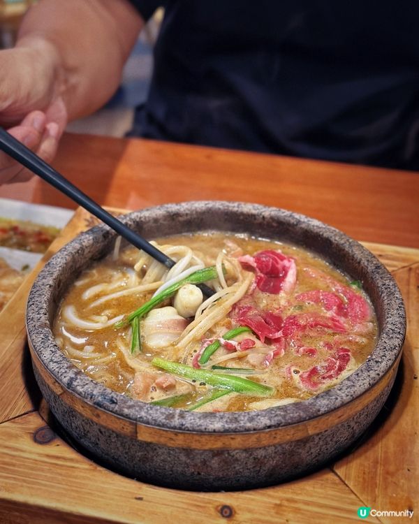 小草十八怪之石鍋米線與串燒的滇式滋味