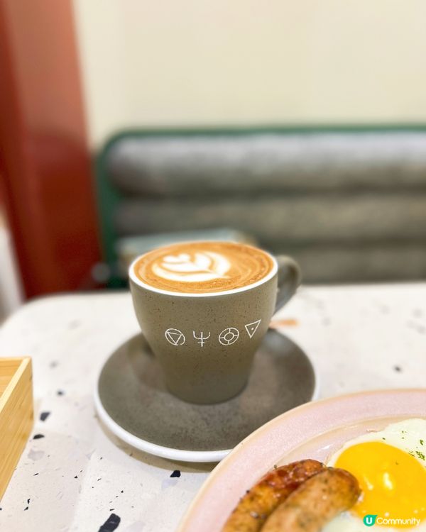 返工前去咗尖沙咀呢間拱門café，有我鐘意嘅西式早餐😋飲埋杯...