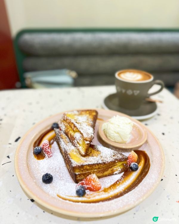 返工前去咗尖沙咀呢間拱門café，有我鐘意嘅西式早餐😋飲埋杯...