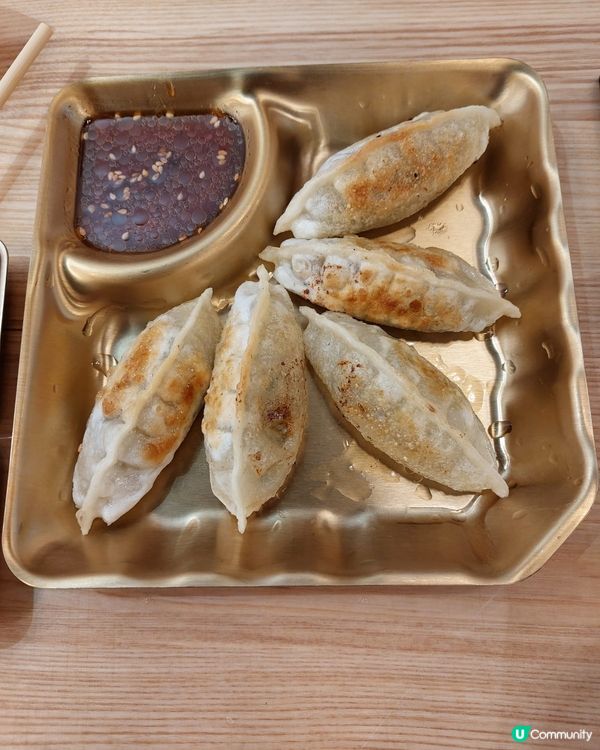 嚟尖沙咀做完特區護照，喺附近見到一間粉紅色招牌嘅韓國菜就同朋...