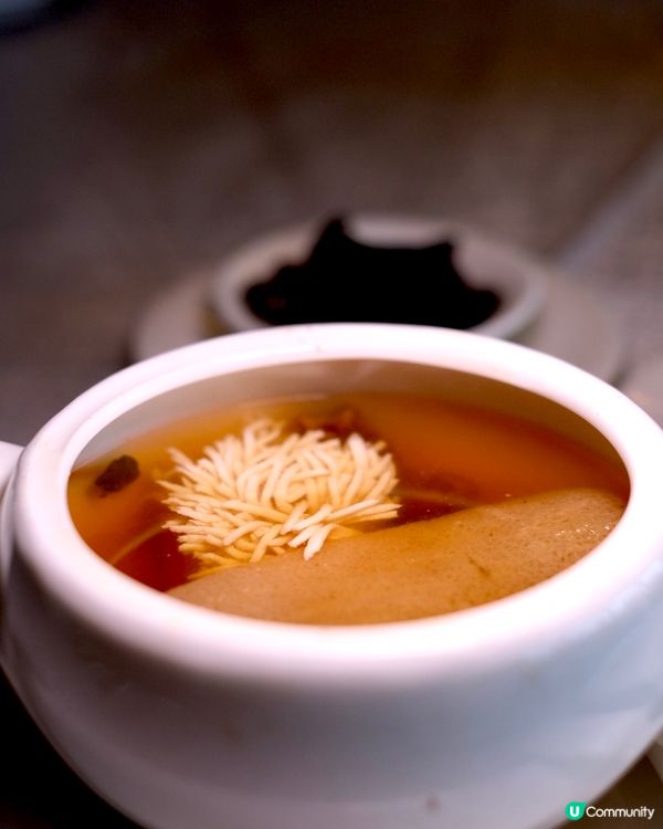 遠眺維港景色，品嚐山珍海味