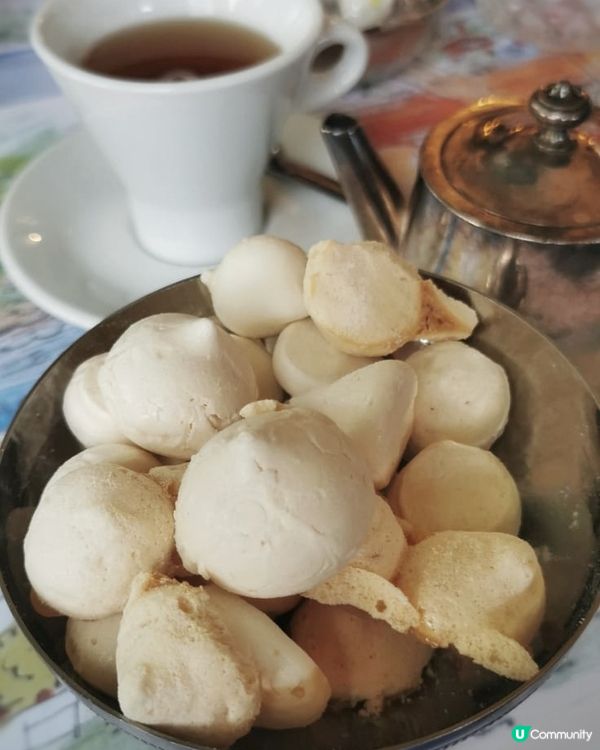 蛋白霜糖餅跟紅茶