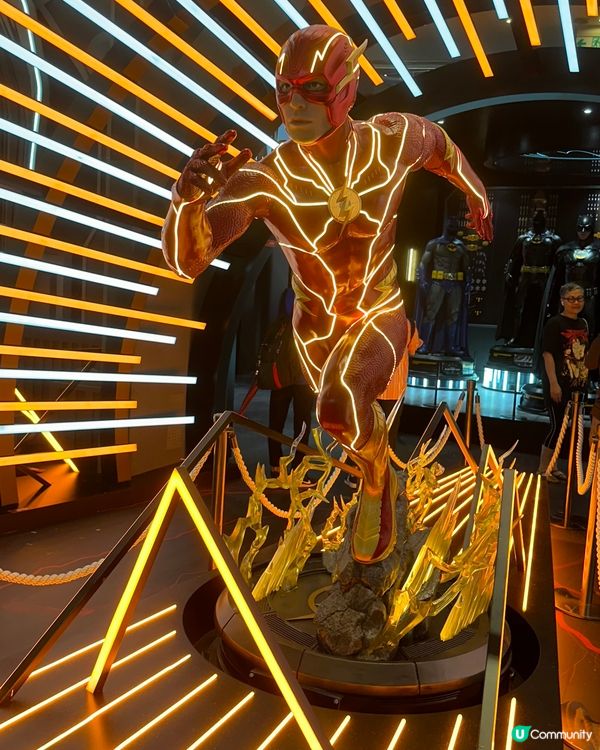 嚟太古城睇戲，仲有閃電俠同蝙蝠俠打卡位～ 