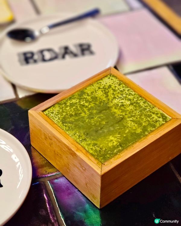 在中環蘇豪區有間玩味十足的日本料理餐廳「為食龍」，樓高兩層，...