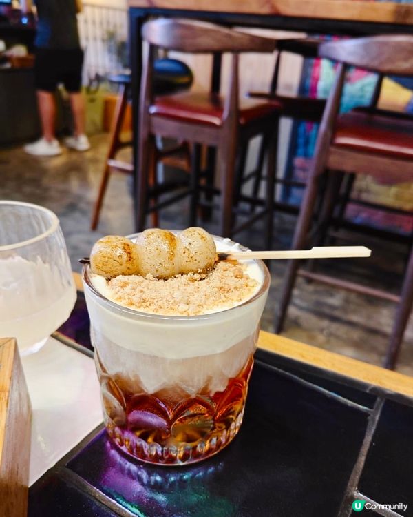 在中環蘇豪區有間玩味十足的日本料理餐廳「為食龍」，樓高兩層，...