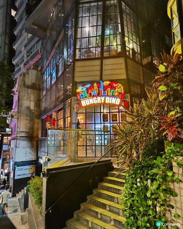 在中環蘇豪區有間玩味十足的日本料理餐廳「為食龍」，樓高兩層，...