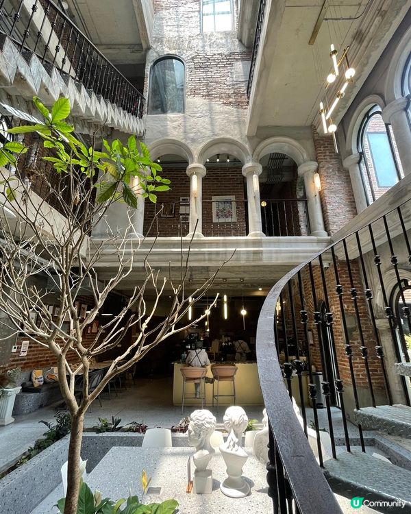 曼谷近郊新開三層的網紅歐式古堡咖啡店