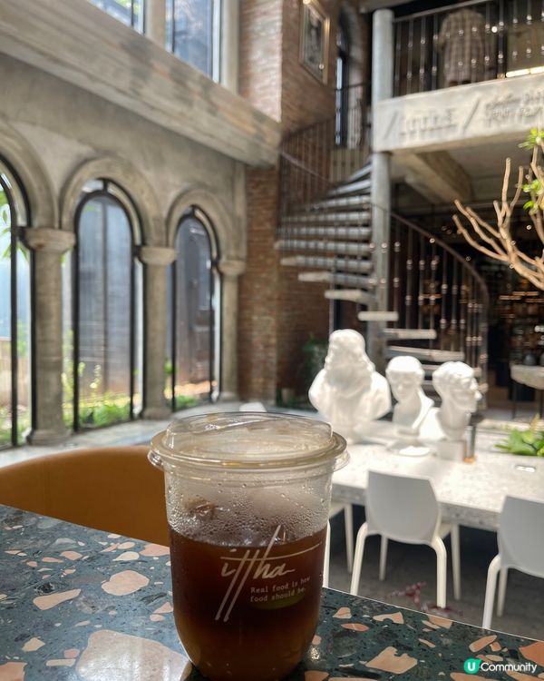 曼谷近郊新開三層的網紅歐式古堡咖啡店