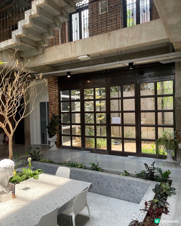 曼谷近郊新開三層的網紅歐式古堡咖啡店