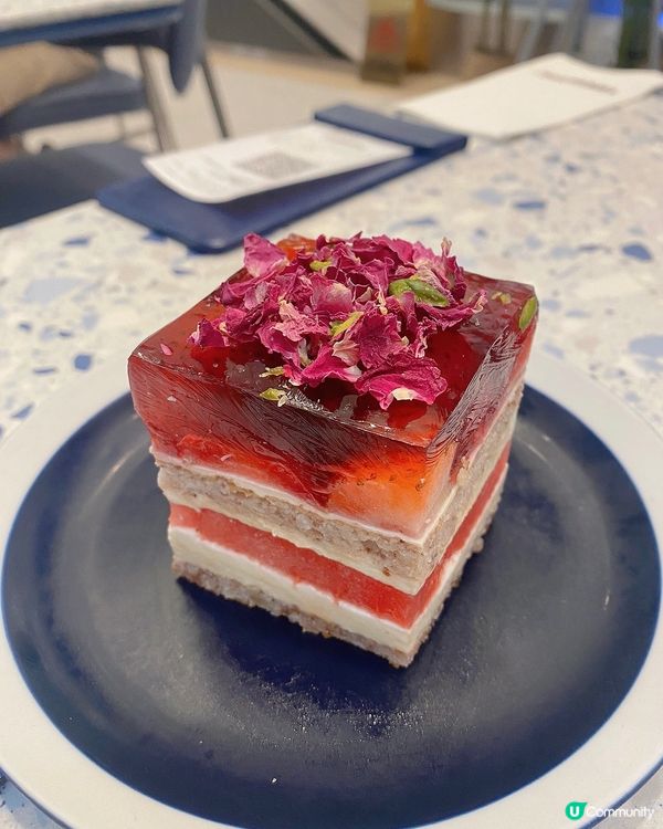 半價食到士多啤梨西瓜蛋糕😍