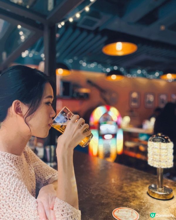 獨特加州風格嘅一間酒吧