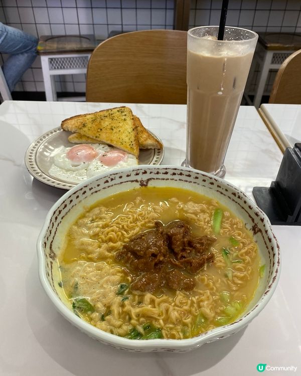 牛奶冰室沙嗲牛肉麵早餐有驚喜～