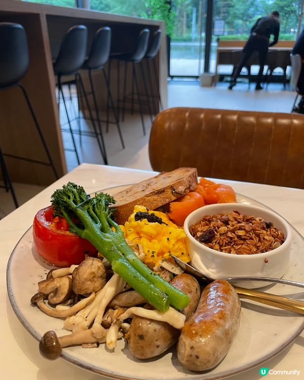 這裏環境清靜，被一個公園包圍，真的很適合現在的漸冷天氣。在這...