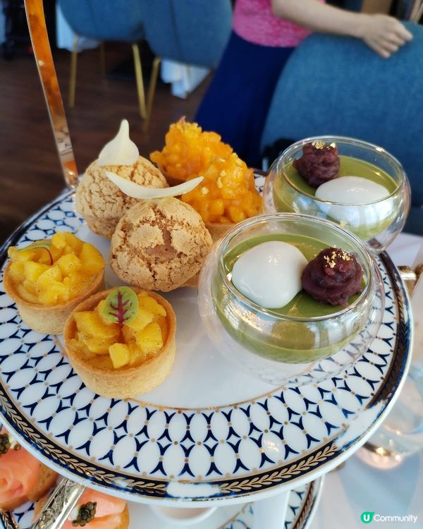 在香港，坐得寬敞舒服，又有靚海景及日落，份量適中食物有質素😋...