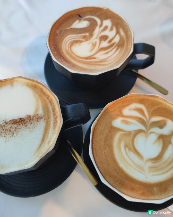 在香港，坐得寬敞舒服，又有靚海景及日落，份量適中食物有質素😋...