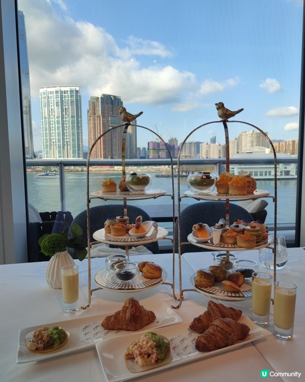 在香港，坐得寬敞舒服，又有靚海景及日落，份量適中食物有質素😋...