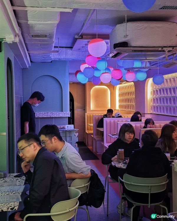 我今次去了旺角的Amico 1890，一間兩層的西式餐廳，裝...