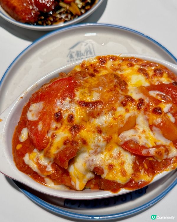 超巨型嘅雞軟骨肉餅即叫即煎，成個拳頭咁大😋😋