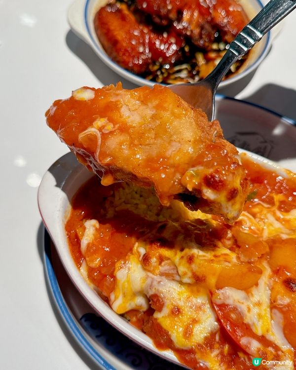 超巨型嘅雞軟骨肉餅即叫即煎，成個拳頭咁大😋😋