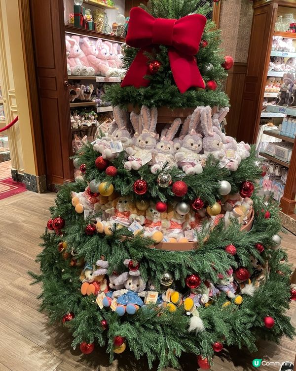 滿滿迪士尼聖誕氣氛的樂園，無論是各樣產品，紅色綠色充滿聖誕感...