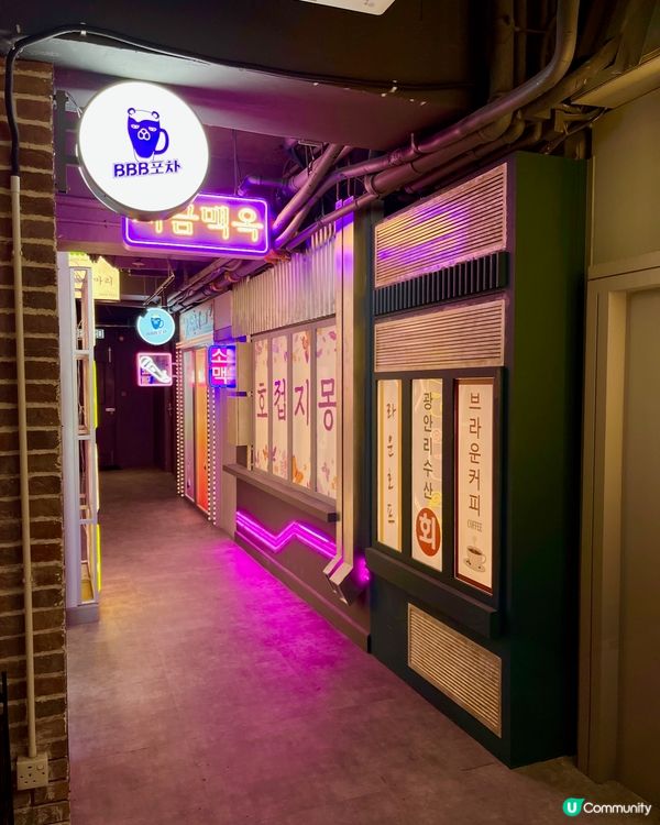 呢間韓國餐廳絕對係走浮誇路線的餐廳，周圍的裝修都好打卡，用色...