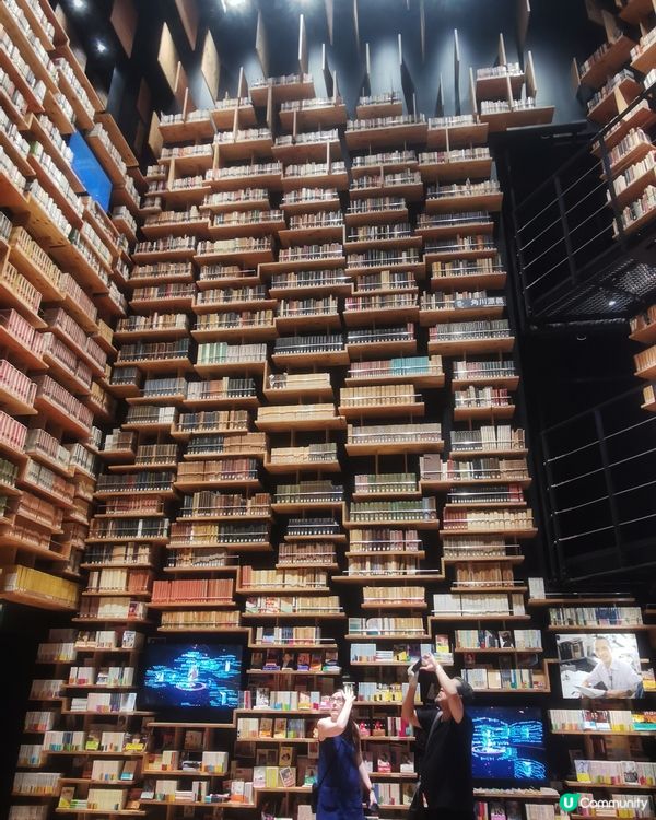 使用了20,000塊單獨花崗岩