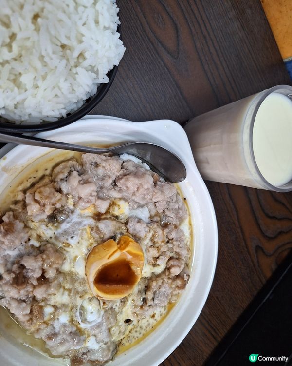 午餐：咸蛋肉餅飯+飲品