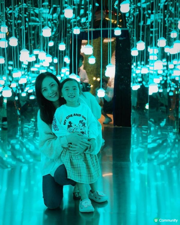 聖誕打卡必去景點｜東薈城 x「藍精靈聖誕村莊」| 『蘑』幻迷離蘑菇屋 ｜彷如置身TeamLab