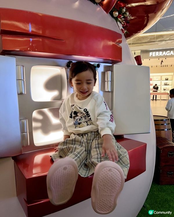 聖誕打卡必去景點｜東薈城 x「藍精靈聖誕村莊」| 『蘑』幻迷離蘑菇屋 ｜彷如置身TeamLab