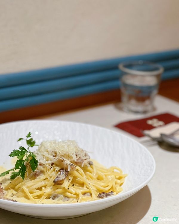 最近海港城開咗間🇰🇷韓國過江龍cafe🍰🍧，店內座位非常舒適...