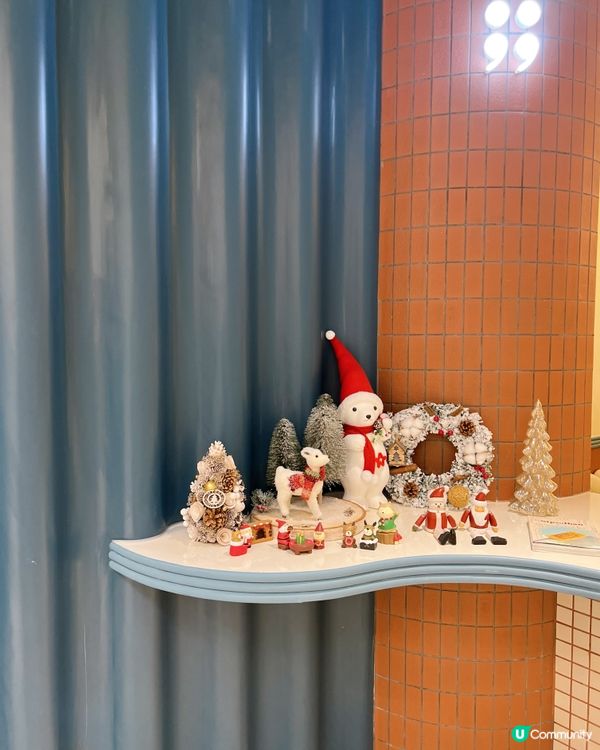 最近海港城開咗間🇰🇷韓國過江龍cafe🍰🍧，店內座位非常舒適...