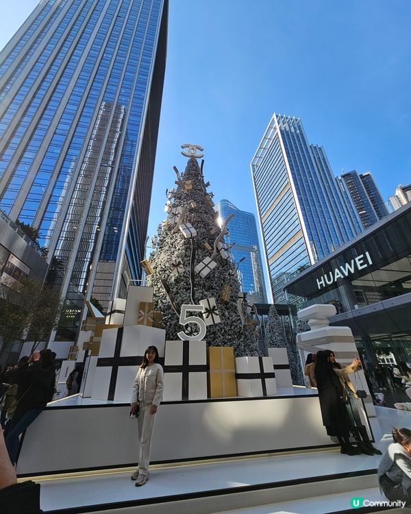 🎄巨型Chanel聖誕裝置