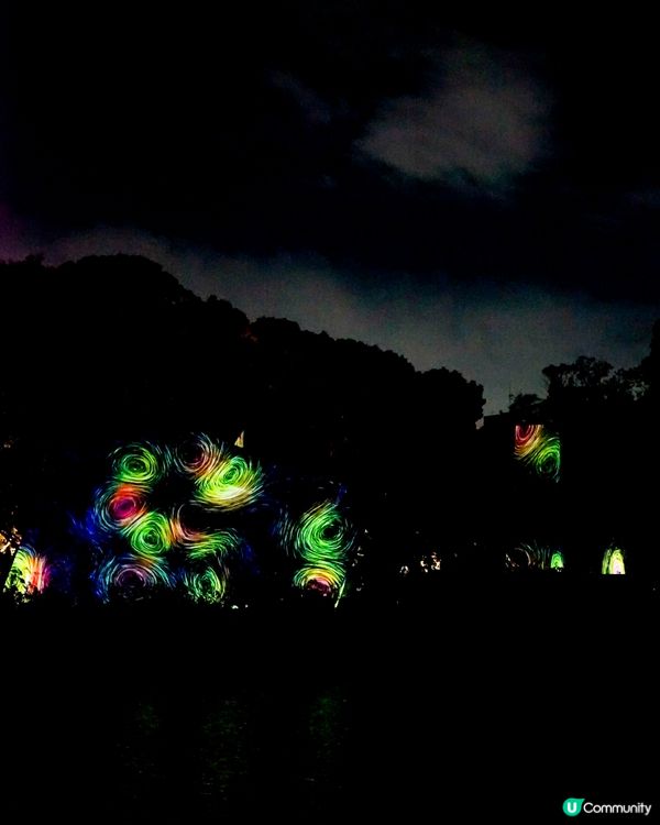 大阪戶外Teamlab-在風中飄散的鳥之雕刻群