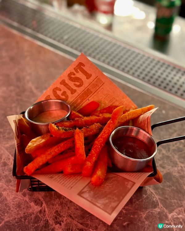 旺角首個唯美月球主題酒吧