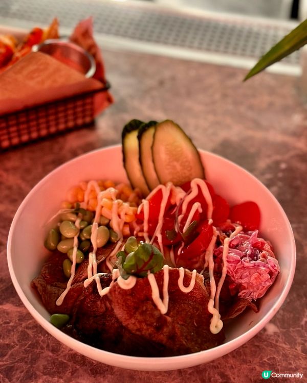 旺角首個唯美月球主題酒吧