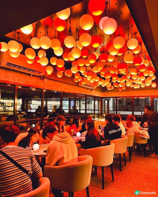 旺角首個唯美月球主題酒吧