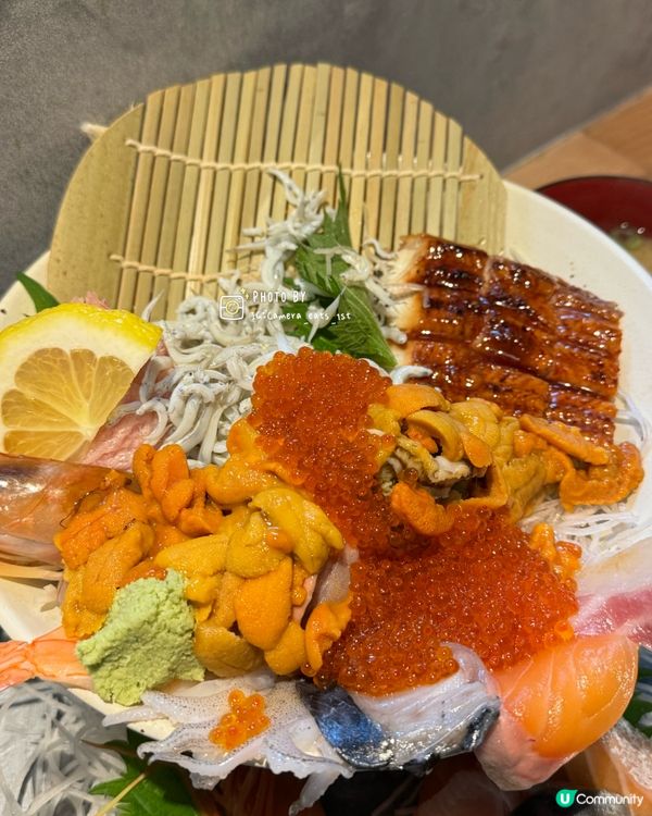 份量十足的海鮮丼