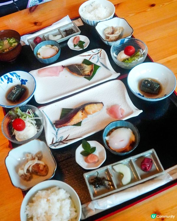 【被一片綠意包圍著的兩層獨棟小屋】