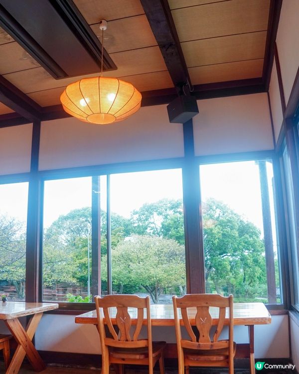 【被一片綠意包圍著的兩層獨棟小屋】