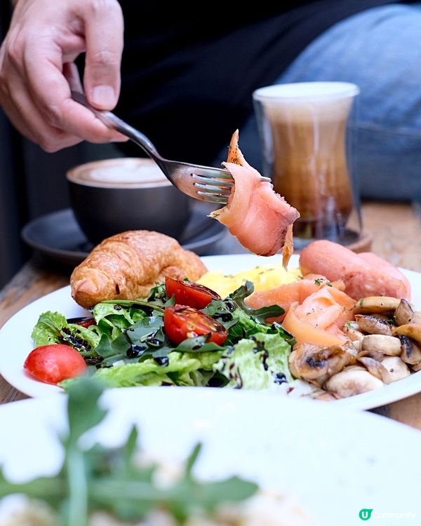 兩層高悠閑寵物歡迎咖啡店