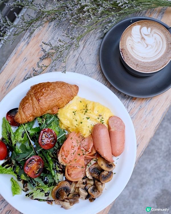 兩層高悠閑寵物歡迎咖啡店