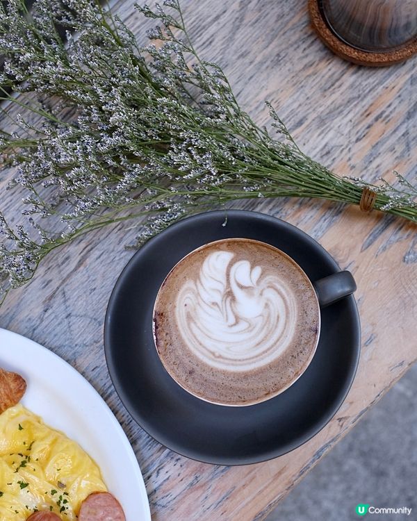 兩層高悠閑寵物歡迎咖啡店