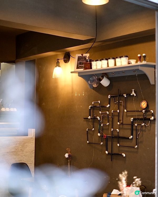 兩層高悠閑寵物歡迎咖啡店