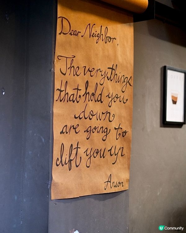 兩層高悠閑寵物歡迎咖啡店