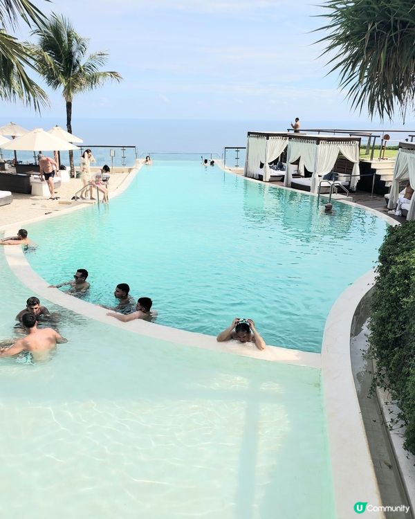 懸崖邊玻離泳池打卡一流