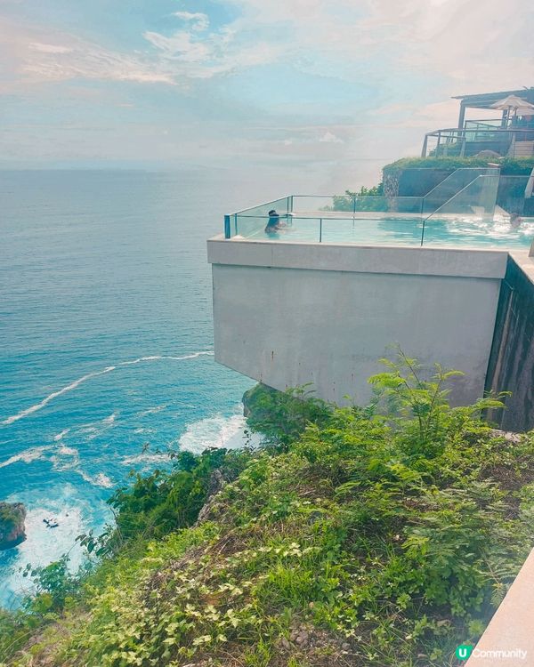 懸崖邊玻離泳池打卡一流