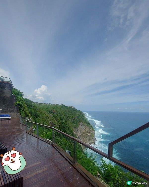 懸崖邊玻離泳池打卡一流