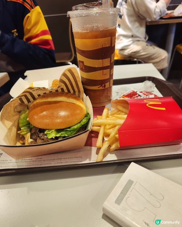 坑口~麥當勞TKO Gateway西翼(上扶手電梯的左邊